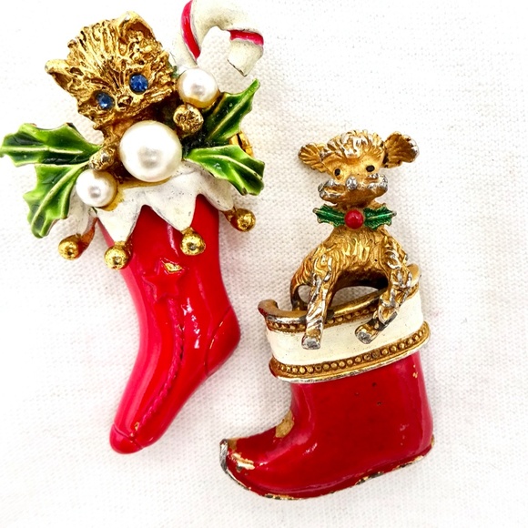ART Jewelry - TWO CHRISTMAS STOCKING PINS Dog & Cat in Stockings